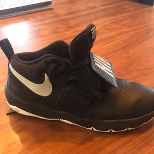 Nike team hustle youth 6.5